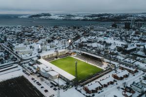 华体会体育-极北严寒人工草！曼城尤文热刺将挑战“闪耀哥”主场，远征最北端