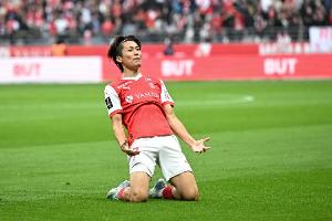 华体会网页版-队报：关窗前黄潜1800万欧+奖金求购中村敬斗，但报价被兰斯无视