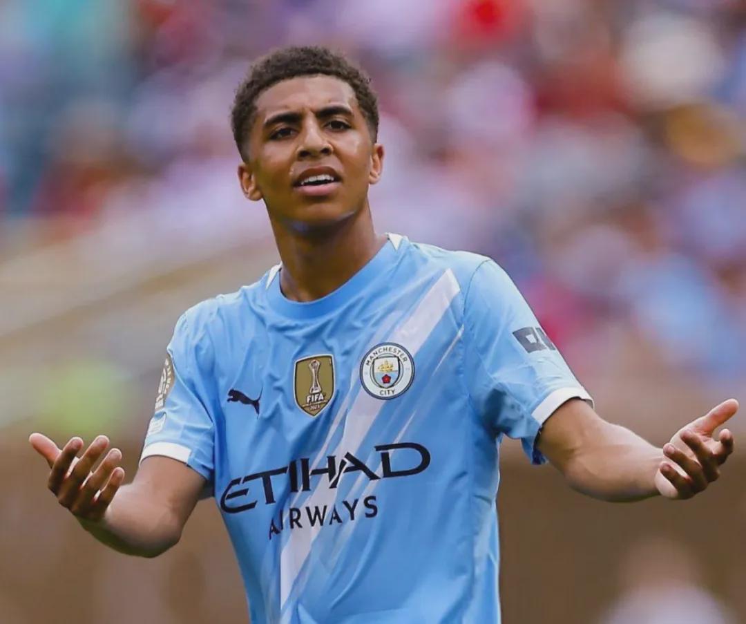 华体会官网-瓜帅太固执！夏窗不买右后卫 曼城豪赌刘易斯开窍