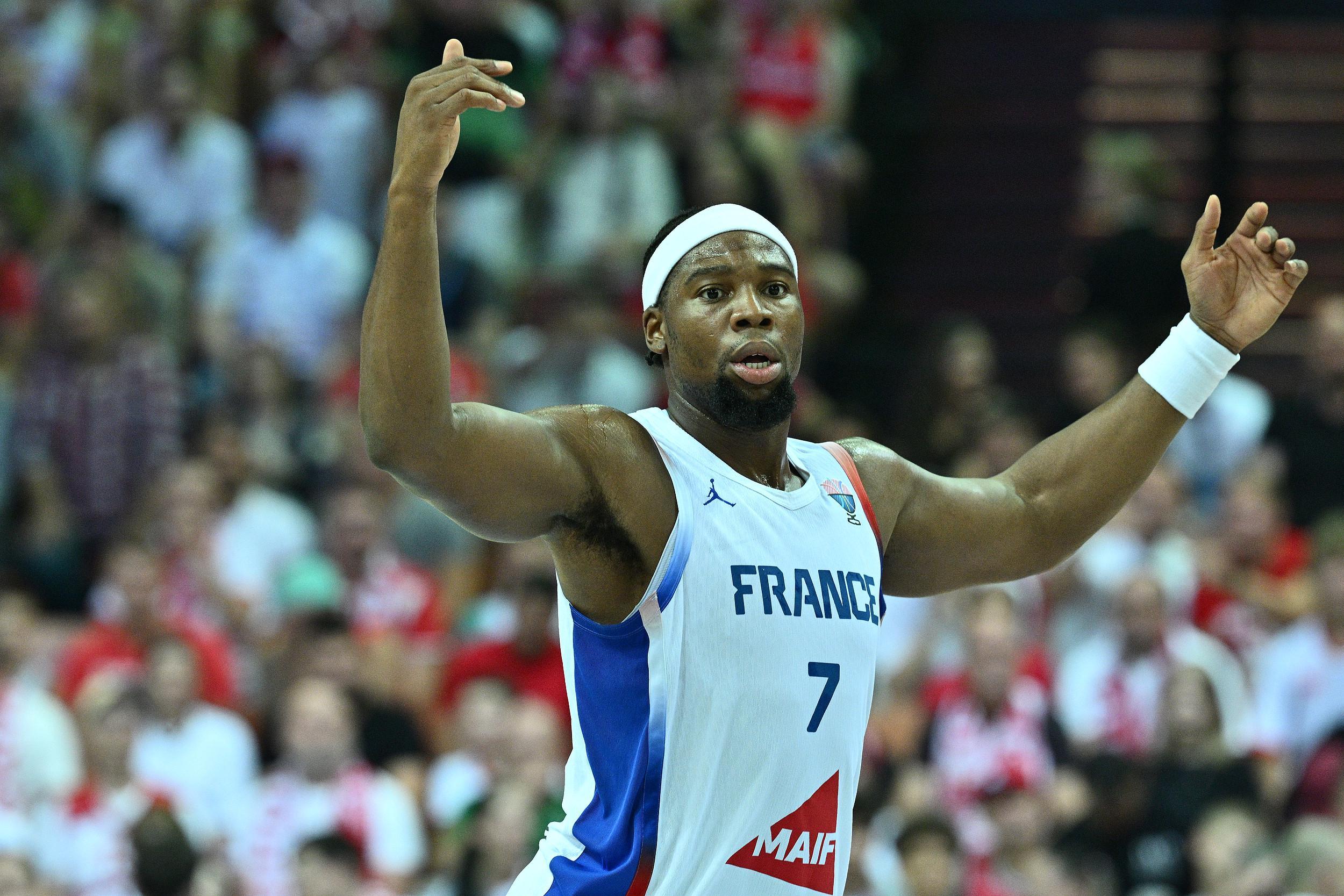 华体会体育-亚布塞莱36分创国家队生涯新高，关键战爆发率队突围