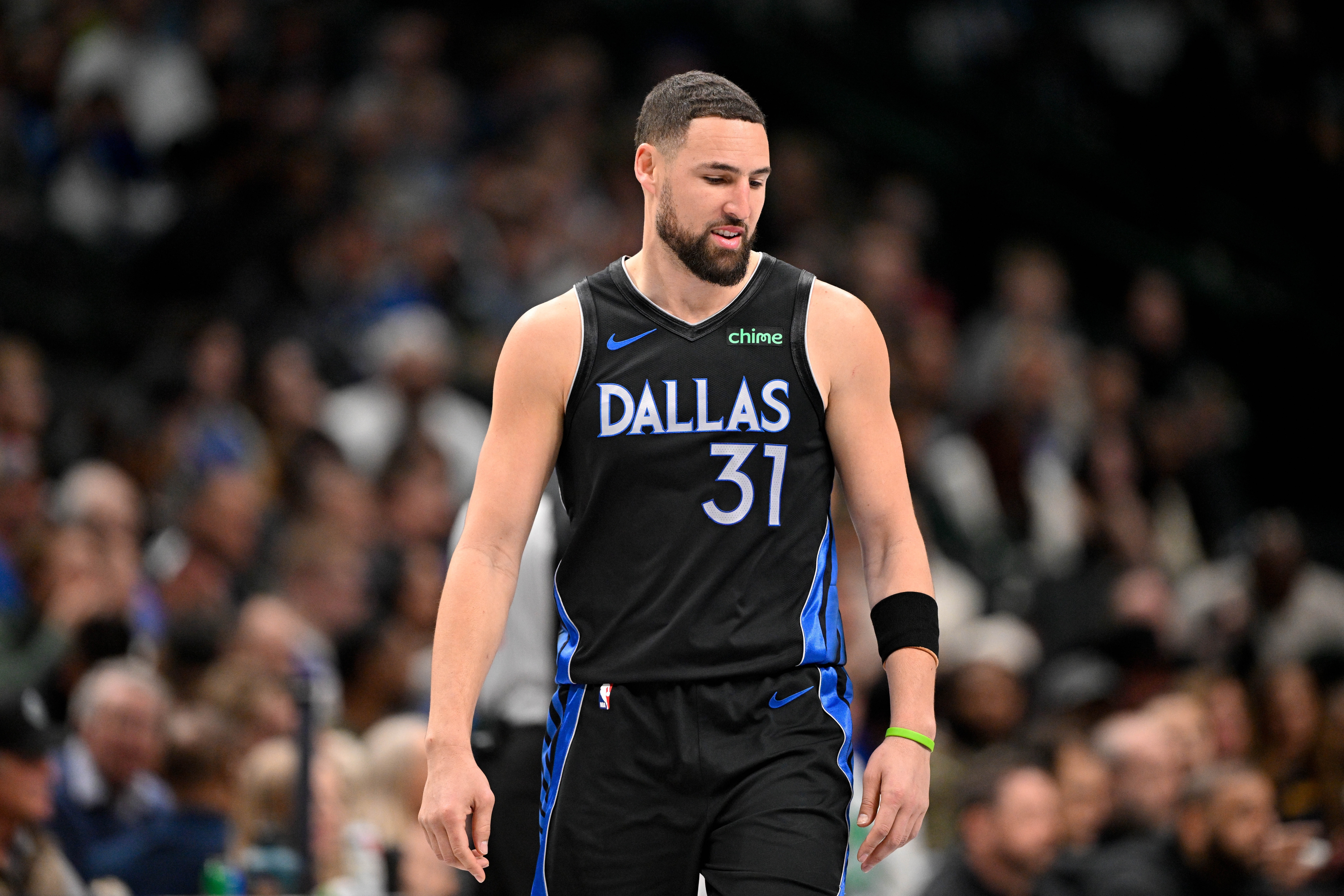 华体会官网-今天很开心！克莱首节替补5分半6中4得到10分 三分4中2&amp;创里程碑